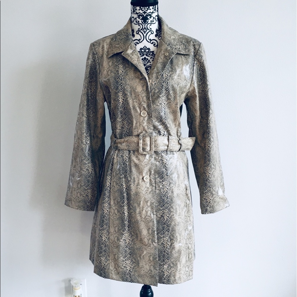 ❤️ Snakeskin print Trench coat